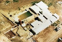 1993: Feds Raid Branch Davidian Compound in Waco